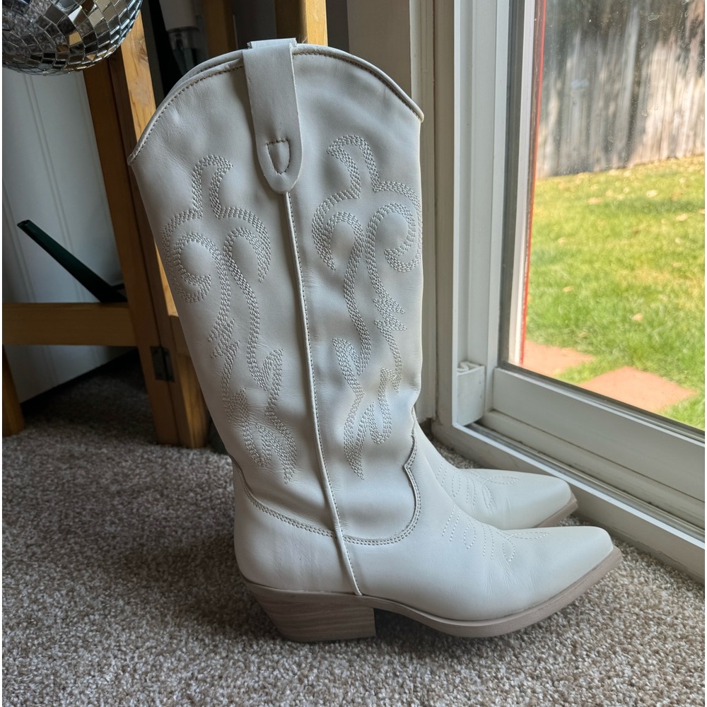 Steve Madden White Cowboy boots